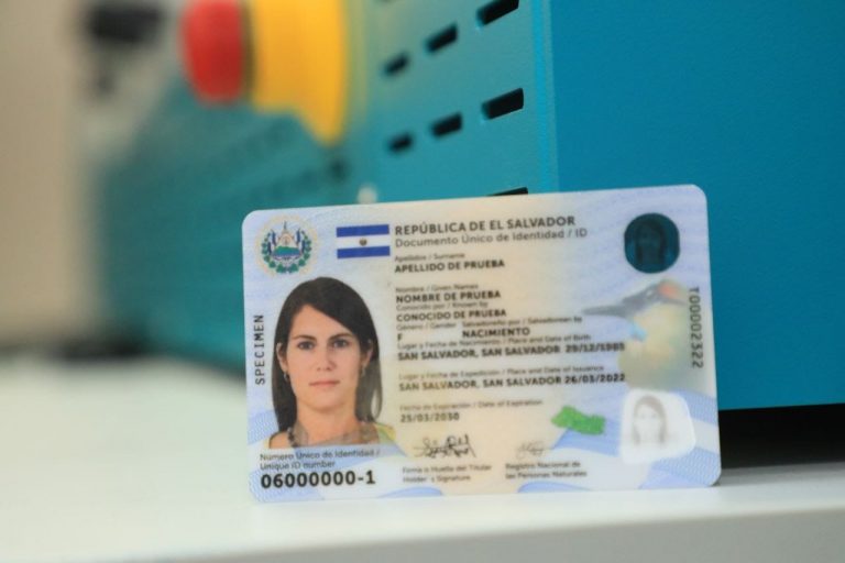 Esta Es La Nueva Y Moderna Tarjeta Del Documento Nico De Identidad