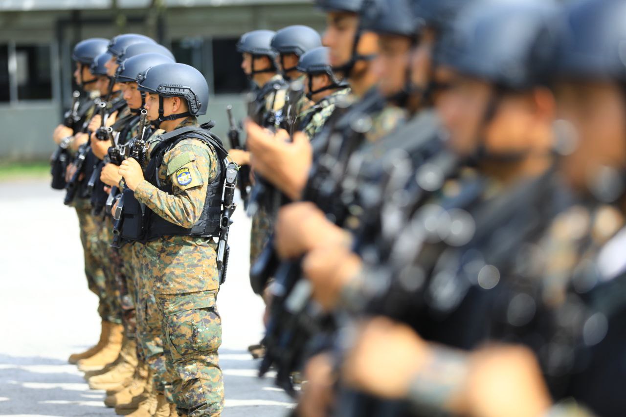 Defensa Entrega Chalecos Y Cascos Antibalas A Soldados Que Apoyan A La