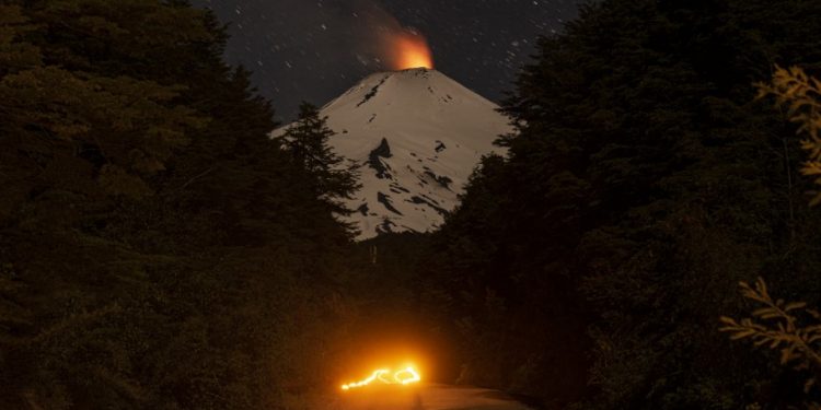 El volcán Villarrica el más riesgoso de Chile pone en alerta a las