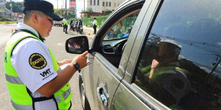 Gestores Del Vmt Realiz N Control Vehicular En Centro Comercial La Joya