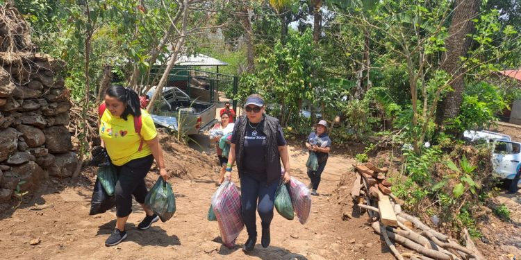 Bienestar Social Entrega Ayuda A Familia Afectada Por Incendio En