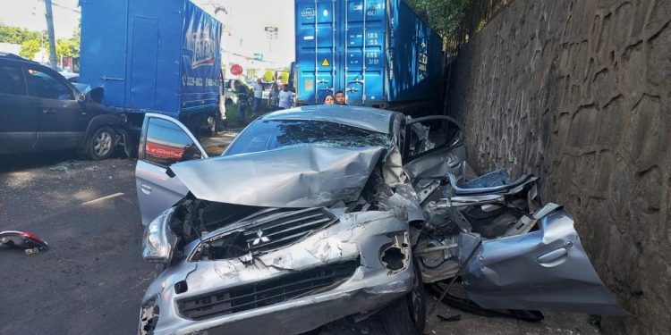 M Ltiple Accidente De Tr Nsito Deja Lesionados En Bulevar Los Pr Ceres