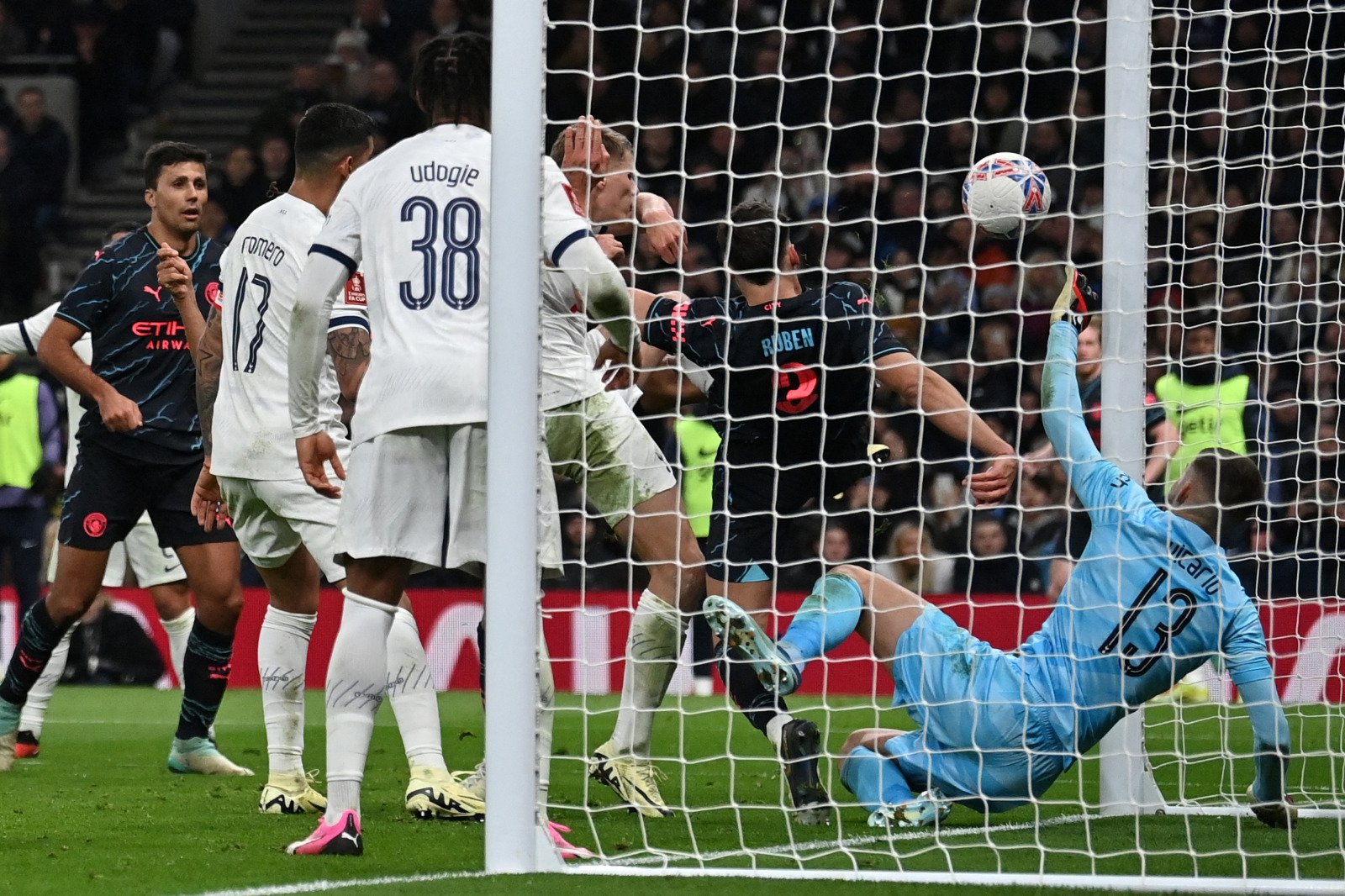 Manchester City Rompe Su Maldici N En El Estadio Del Tottenham Diario