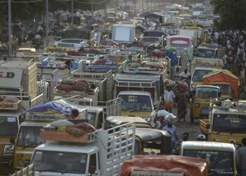 Un «chip» de estiércol para proteger contra radiación de líneas telefónicas en India