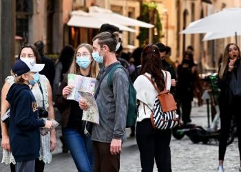 Europa busca «salvar Navidad», cada vez más cercada por segunda ola de coronavirus