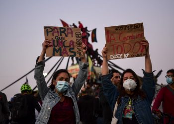 Voto a favor de una nueva Constitución en Chile aventaja holgadamente en plebiscito