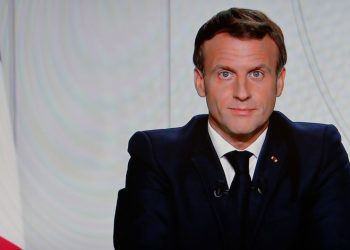 Francia decreta nuevo confinamiento a partir del viernes para frenar covid-19