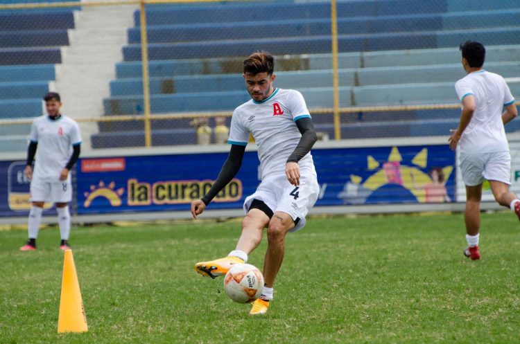 Iván Mancía, defensa de Alianza, en un entreno de esta semana. Foto cortesía Alianza