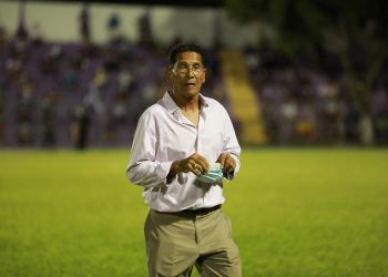 Técnicos nacionales contra extranjeros, los duelos del fútbol salvadoreño en Primera División