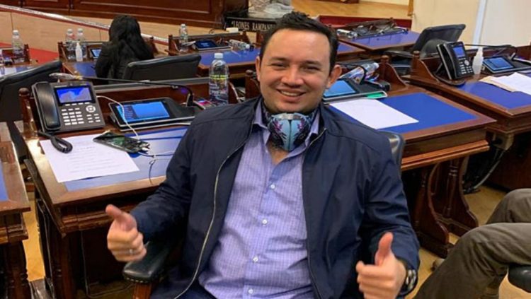El diputado Arturo Magaña es acusado del delito de homicidio culposo luego que se viera involucrado en un accidente de tránsito en el que un joven de 22 años murió, el hecho ocurrió la noche del 29 agosto. Foto/Diario El Salvador.