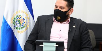 Las remesas familiares de El Salvador crecerán 2 % al cierre de 2020