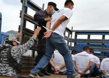Autoridades capturan a vendedores que cobraron más de $52,000 en extorsiones a su misma empresa