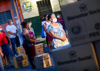 Vendedores del Mercado de San Jacinto beneficiados con paquetes alimentarios