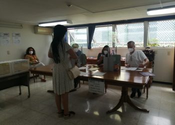 Comunidad chilena en El Salvador vota por una nueva Constitución