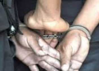 Policía es condenado por golpear y amenazar con su arma a su pareja
