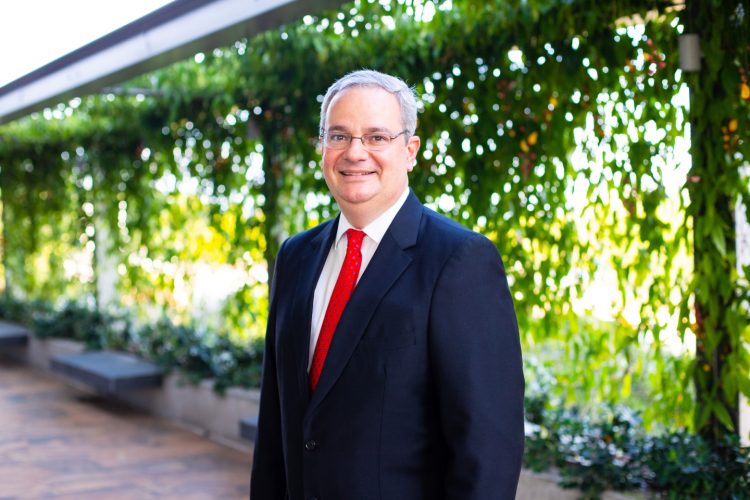 Javier Mayora, gerente general de Atlántida Capital detalló que los Fondos de Inversión son una opción para invertir el dinero. Foto: Atlántida Capital.