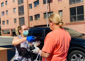Salvadoreña impulsa esfuerzo de solidaridad para familias inmigrantes en EUA