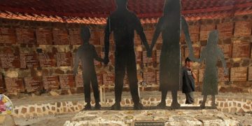 Presidente entregó los archivos de masacre de El Mozote