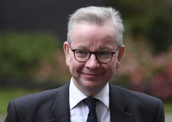 Londres dice que quiere un acuerdo posbrexit pero pasa el balón a Bruselas