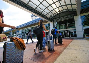 Aeropuerto de El Salvador atendió 68,000 pasajeros desde su reapertura de actividades