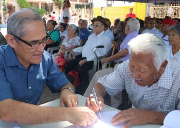 Los salvadoreños en el exterior podrán solicitar sus pensiones