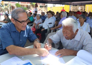 Los salvadoreños en el exterior podrán solicitar sus pensiones