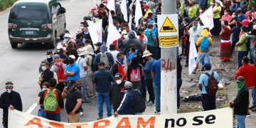 Sindicalistas bloquean tráfico en diversos puntos de San Salvador