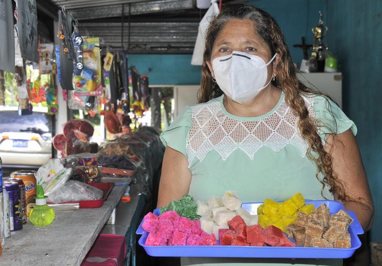 Sonia Escobar es una de las vendedoras que solicitan flexibilidad para trabajar en ferias. / Foto: Huber Rosales