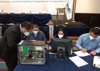 TSE por resolver 8 casos de campaña adelantada