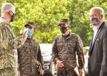 El Salvador recibe la visita de alto mando del Comando Sur de Estados Unidos