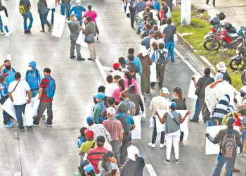 Astram realiza nuevo bloqueo y exige el pago de cuotas atrasadas