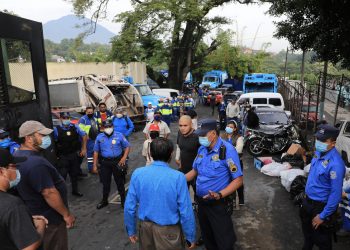 Trabajadores municipales de San Salvador declaran paro de labores