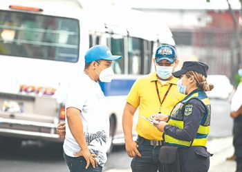 VMT multa a buseros por incrementar las tarifas