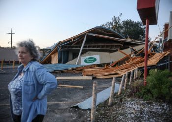 Huracán Zeta destruye viviendas y establecimientos en su paso en Luisiana, EE.UU.