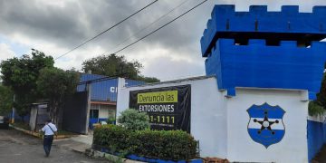 Capturan a investigador policial por andar ebrio y armado