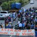 Nuevo bloqueo en carretera al aeropuerto de Comalapa afecta a conductores