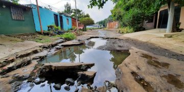 Cárcava se forma en calle no intervenida en Santa Ana