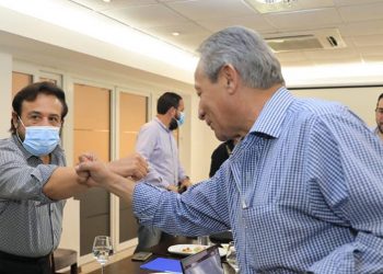 Equipo que estudia las reformas a la Constitución recibe a profesionales