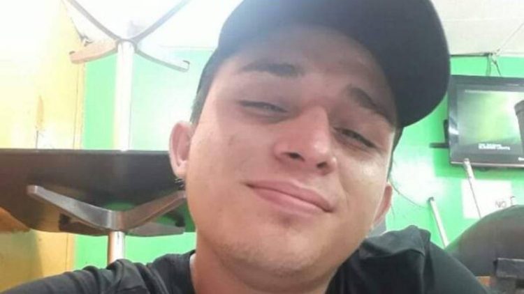 Dennis Menjívar, de 22 años, desapareció el pasado 6 de octubre. Foto cortesía