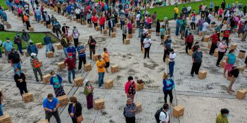 Excombatientes reciben alimentos por parte del Gobierno