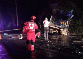Conductor y acompañante fallecidos en accidente en Apastepeque
