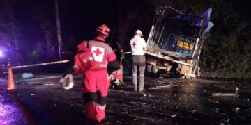 Conductor y acompañante fallecidos en accidente en Apastepeque