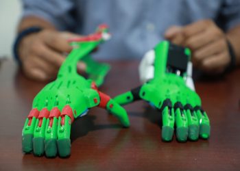 Emprendedores fabrican prótesis en 3D para niños y jóvenes