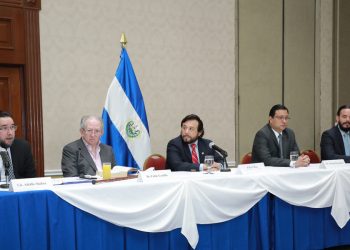Abogados creen que no es el momento para proponer reformas a la Constitución