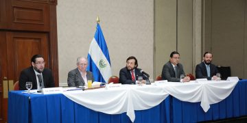 Abogados creen que no es el momento para proponer reformas a la Constitución