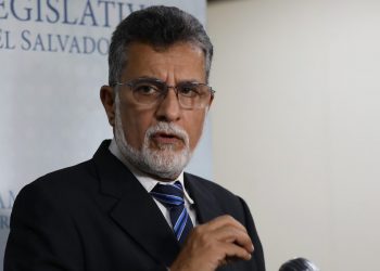 Reto presidencial de eliminar fuero a funcionarios es cortina de humo según diputados de oposición