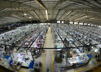Gobierno verifica cumplimiento de medidas de bioseguridad en empresa textil