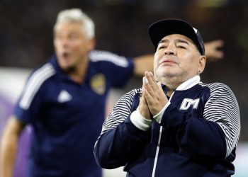Equipo médico evalúa alta de Maradona para el viernes
