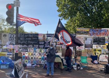 Washington arranca su jornada electoral con manifestaciones pacíficas