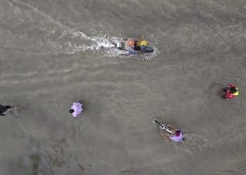 Eta causa más de 60 muertes en Centroamérica y continúa riesgo por inundaciones y derrumbes
